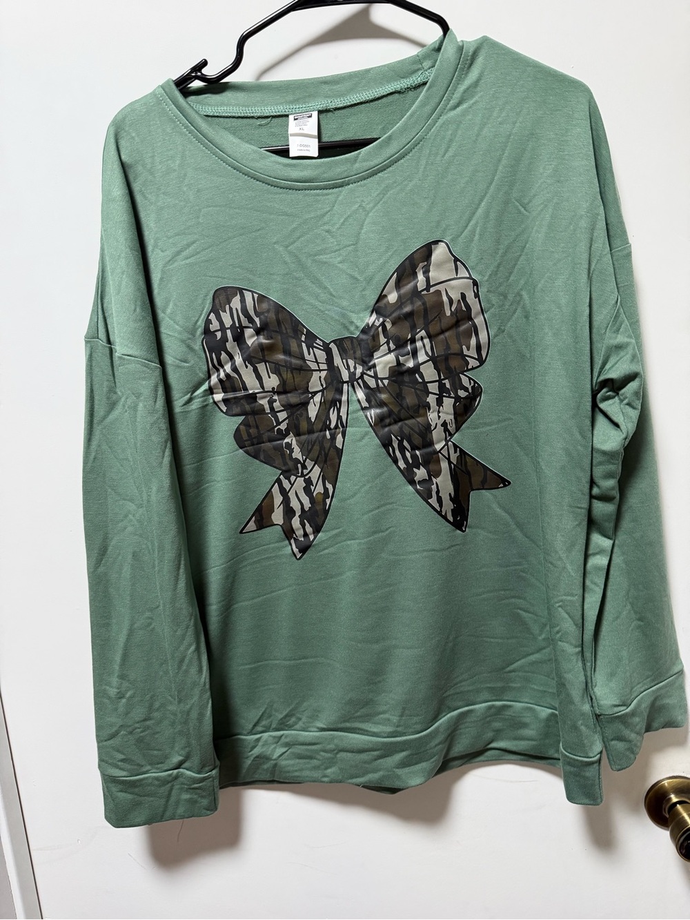 Camo Bow Graphic Sweatshirt